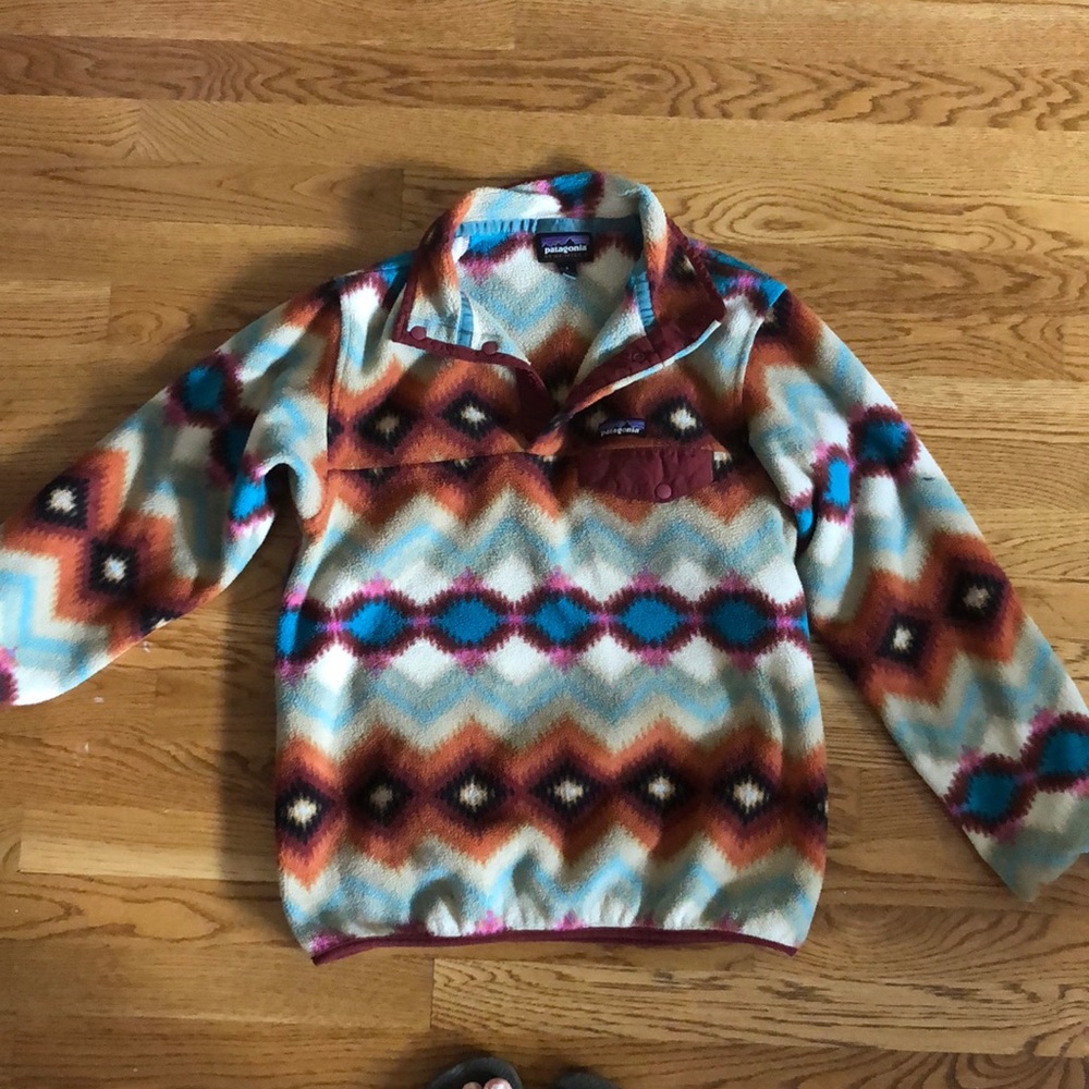 Patagonia synchilla fleece with trible  pattern